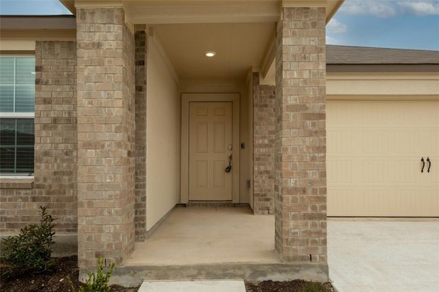 443 Sebring CIR, Hutto, TX 78634