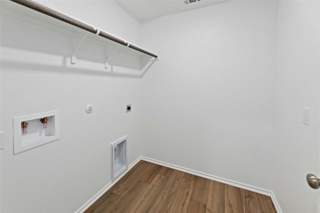 443 Sebring CIR, Hutto, TX 78634