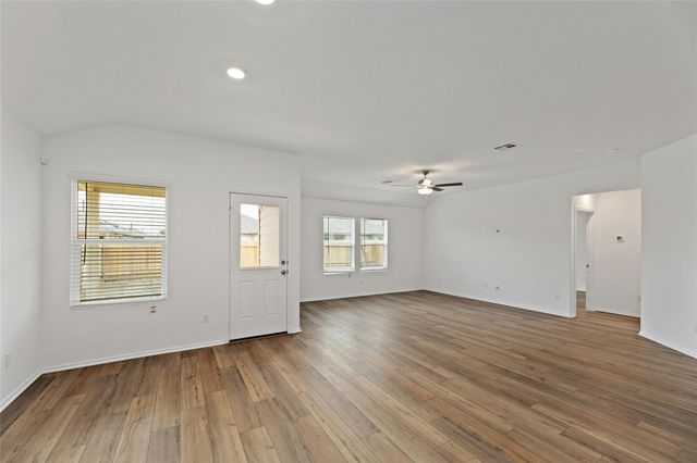 443 Sebring CIR, Hutto, TX 78634