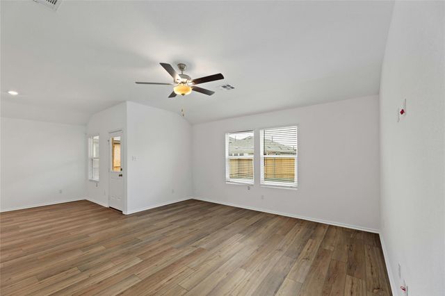 443 Sebring CIR, Hutto, TX 78634