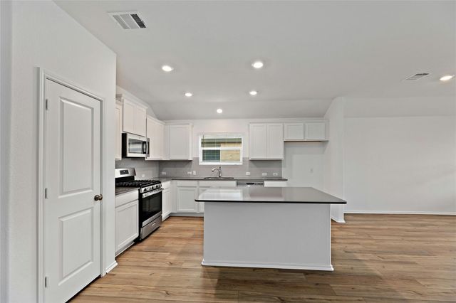 443 Sebring CIR, Hutto, TX 78634