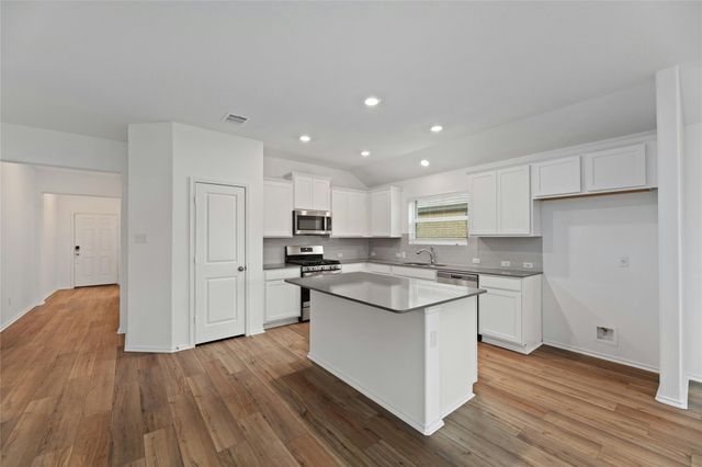 443 Sebring CIR, Hutto, TX 78634