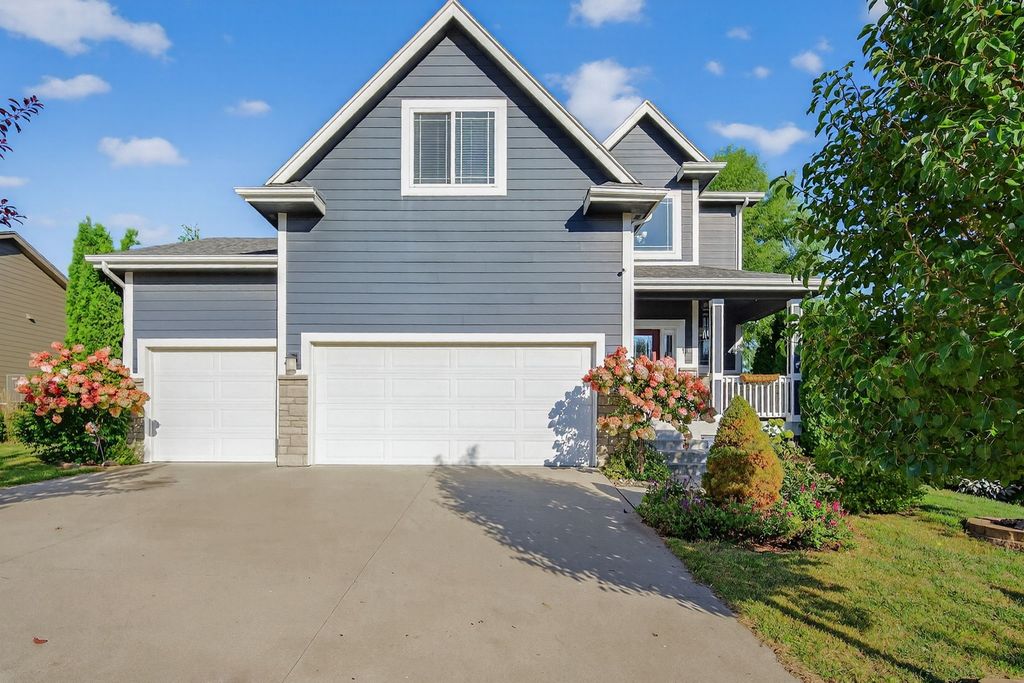 1734 S 11th Street, Adel, IA 50003