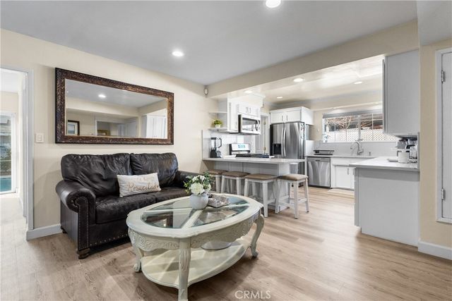 9559 9561 Natick, North Hills, CA 91343