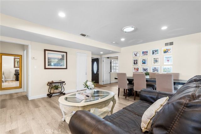 9559 9561 Natick, North Hills, CA 91343