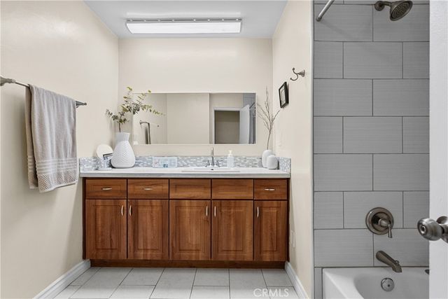 9559 9561 Natick, North Hills, CA 91343