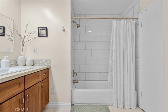 9559 9561 Natick, North Hills, CA 91343