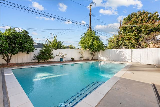 9559 9561 Natick, North Hills, CA 91343