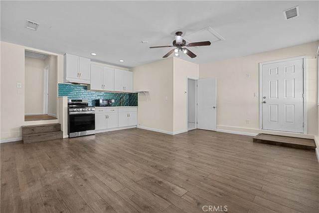 9559 9561 Natick, North Hills, CA 91343