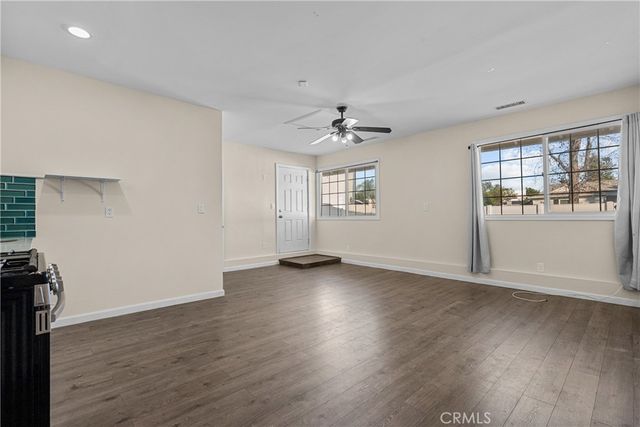 9559 9561 Natick, North Hills, CA 91343