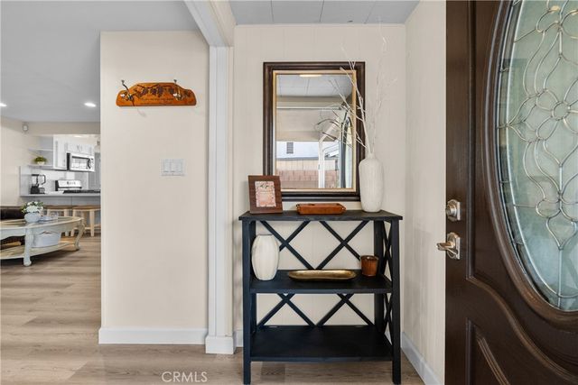 9559 9561 Natick, North Hills, CA 91343