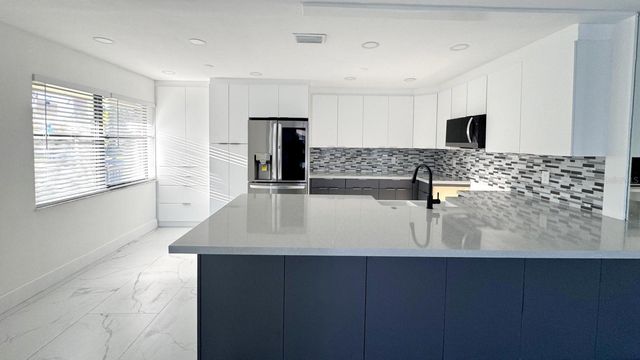 7690 TAHITI LANE 202, Lake Worth, FL 33467