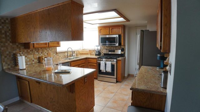 12281 Fernwood Dr, Madera, CA 93636