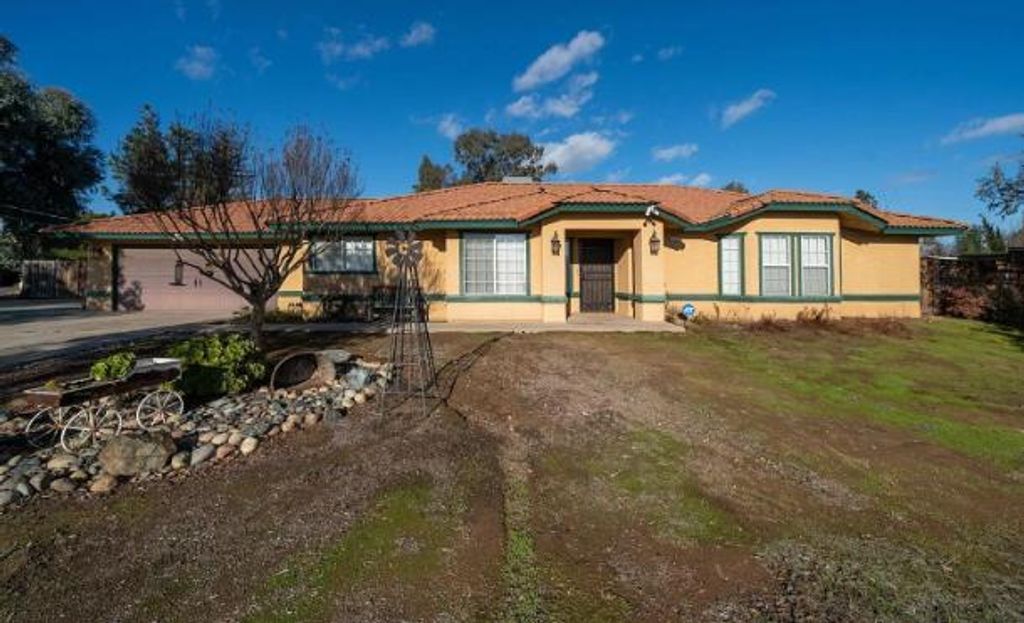 12281 Fernwood Dr, Madera, CA 93636