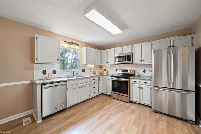 1605 Moravian Heights Court, Clemmons, NC 27012