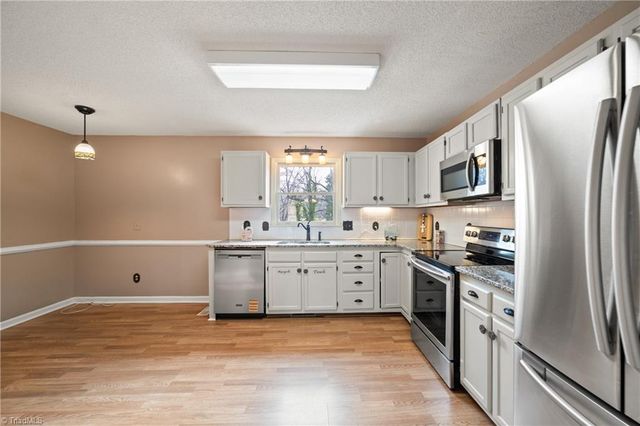 1605 Moravian Heights Court, Clemmons, NC 27012