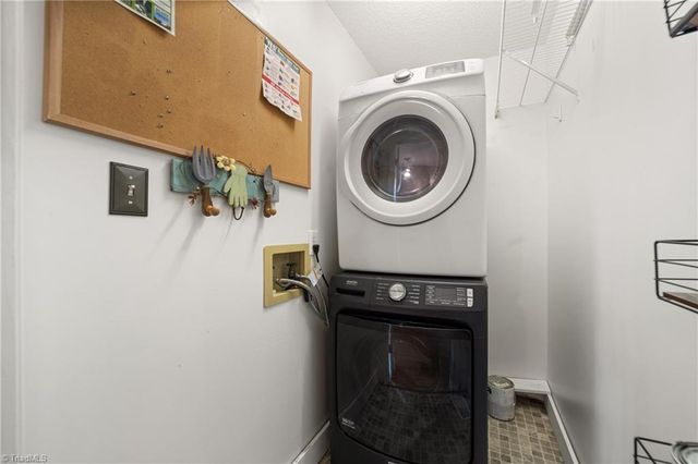 1605 Moravian Heights Court, Clemmons, NC 27012