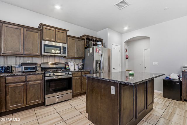 209 REIGATE Drive, El Paso, TX 79928