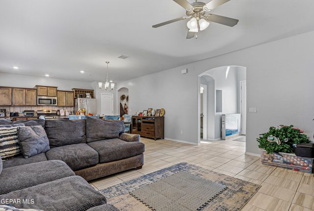 209 REIGATE Drive, El Paso, TX 79928