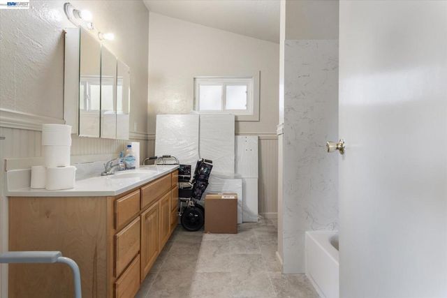 26770 Hayward Blvd, Hayward, CA 94542