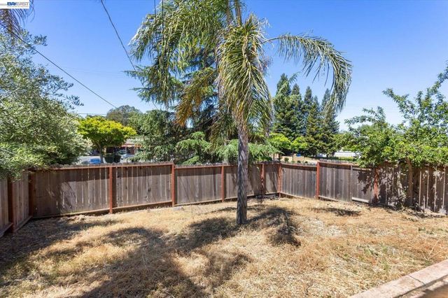 26770 Hayward Blvd, Hayward, CA 94542