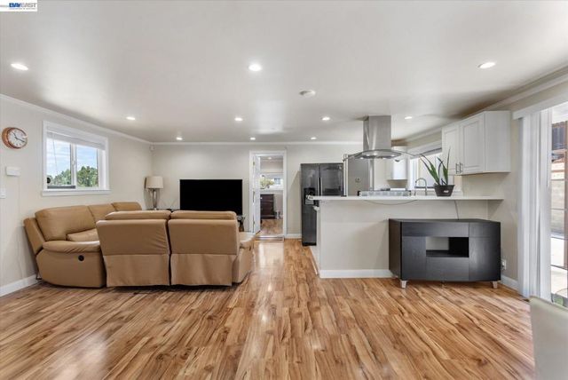 26770 Hayward Blvd, Hayward, CA 94542