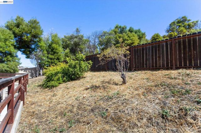 26770 Hayward Blvd, Hayward, CA 94542