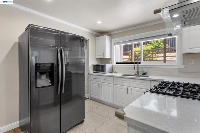 26770 Hayward Blvd, Hayward, CA 94542