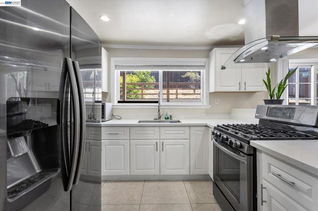 26770 Hayward Blvd, Hayward, CA 94542