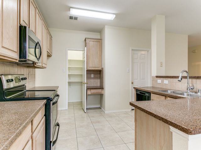 1105 Windhaven Circle, Lewisville, TX 75067