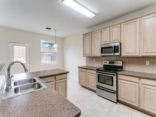 1105 Windhaven Circle, Lewisville, TX 75067