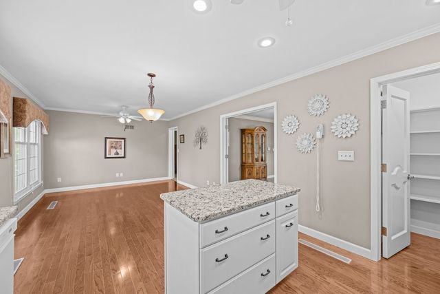 3215 E Locust Street 15, Davenport, IA 52803