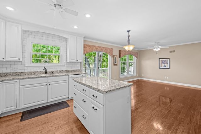3215 E Locust Street 15, Davenport, IA 52803