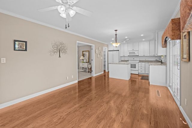 3215 E Locust Street 15, Davenport, IA 52803