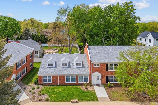 3215 E Locust Street 15, Davenport, IA 52803