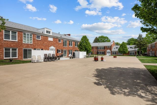 3215 E Locust Street 15, Davenport, IA 52803