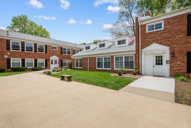 3215 E Locust Street 15, Davenport, IA 52803