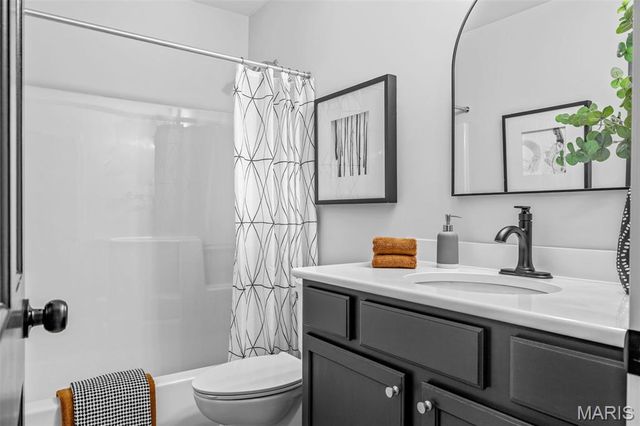 408 Coventry Trail Lane, Maryland Heights, MO 63043