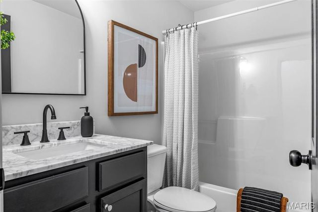 408 Coventry Trail Lane, Maryland Heights, MO 63043