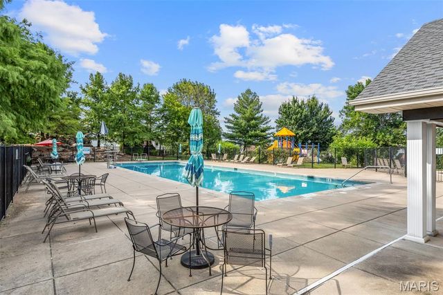408 Coventry Trail Lane, Maryland Heights, MO 63043