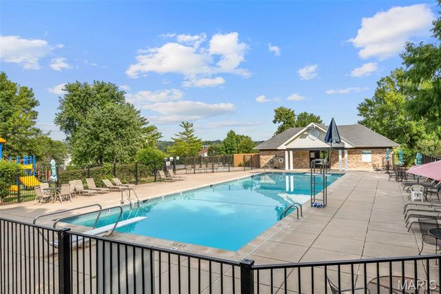 408 Coventry Trail Lane, Maryland Heights, MO 63043