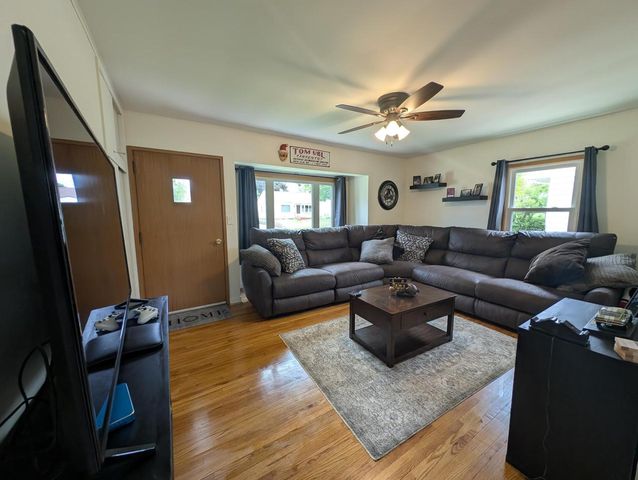4059 S Alexander AVENUE, Saint Francis, WI 53235