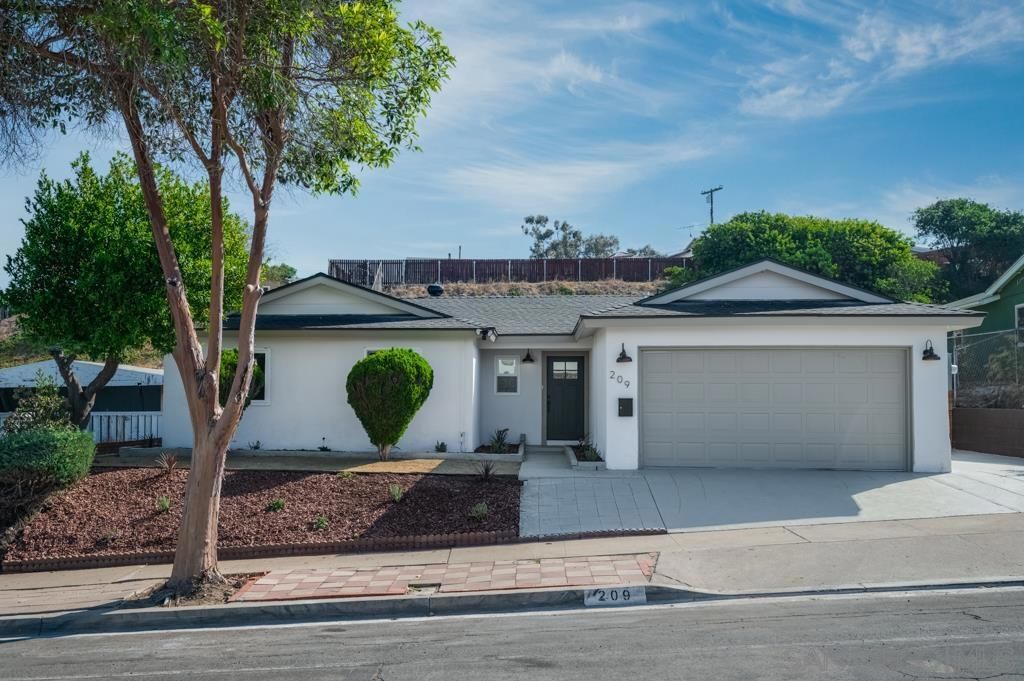 209 Meadowbrook Dr, San Diego, CA 92114 — exterior
