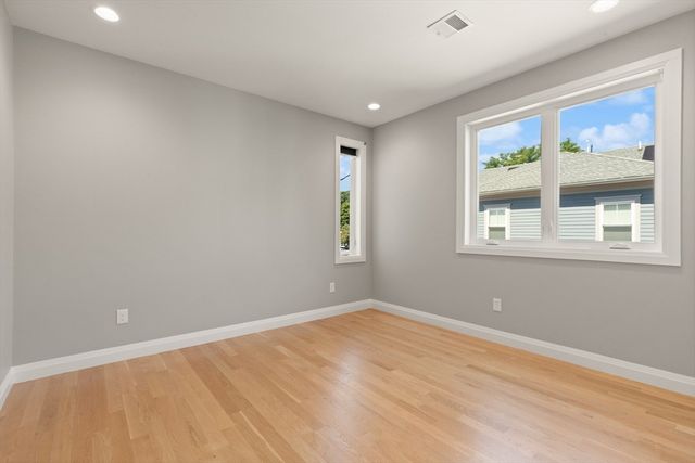 91 Crafts St 91, Newton, MA 02458