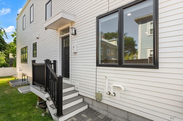 91 Crafts St 91, Newton, MA 02458
