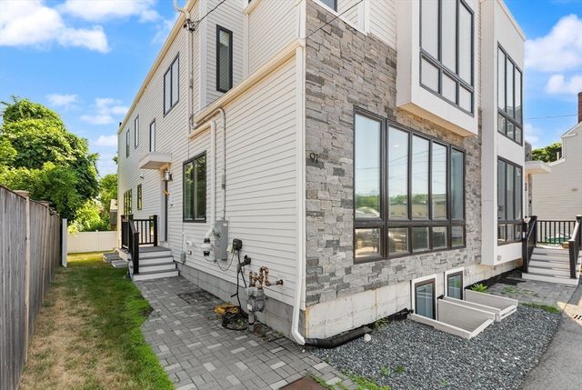 91 Crafts St 91, Newton, MA 02458