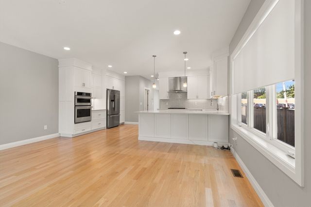 91 Crafts St 91, Newton, MA 02458