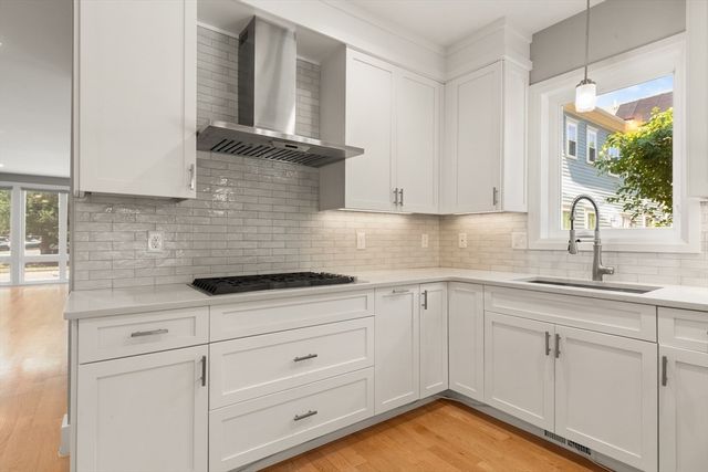 91 Crafts St 91, Newton, MA 02458