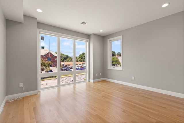 91 Crafts St 91, Newton, MA 02458
