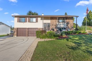 665 Arizona Pass, Elk Grove Village, IL 60007